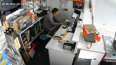 Shop lo pani chese aunty tho owner chesthunna sex video