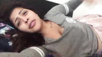 Online lo thana andalu chupisthunna hot mallu aunty nude mms